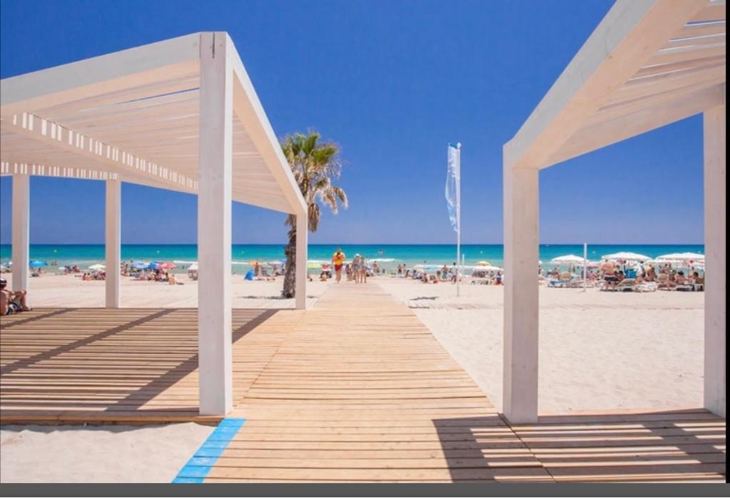 Amplio Apartamento Con Vistas Al Mar, Parking Y Wifi Alicante Exterior photo